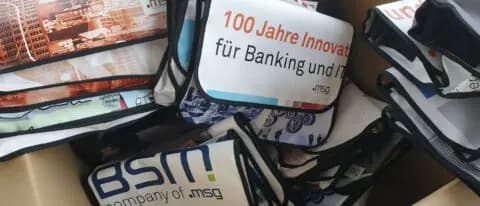 Recycling mit Wow-Effekt<br>Gestern Rollup-Banner, heute Laptoptasche